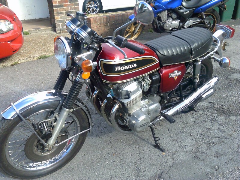 Red Honda CB CB750